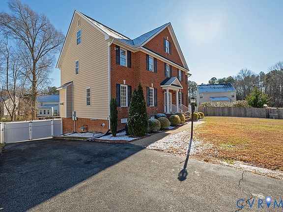 5th image of 8713 Eli Place Gln