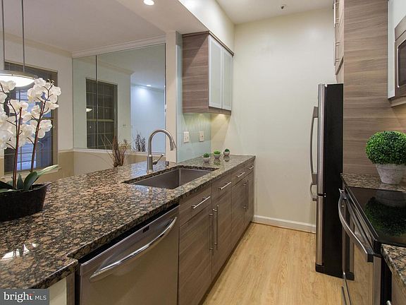 3rd image of 5905 Barbados Pl APT 102