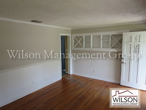 4th image of 2408 Drake Dr
