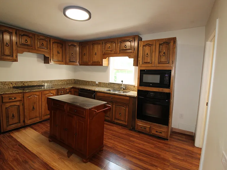604 Augusta Ave — Photo 7