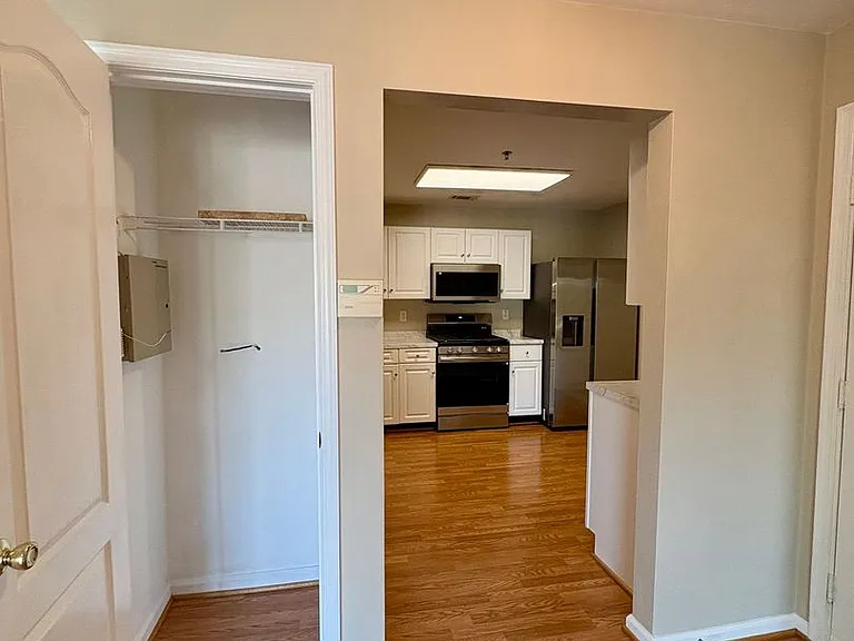 2204 Lesner Cres #200 — Photo 13