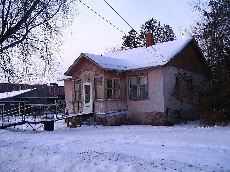2nd image of 813 N Rowe St