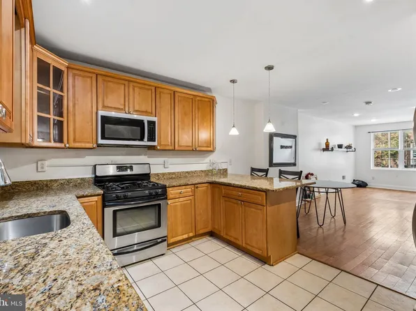 1914 Manton St, Philadelphia, PA 19146