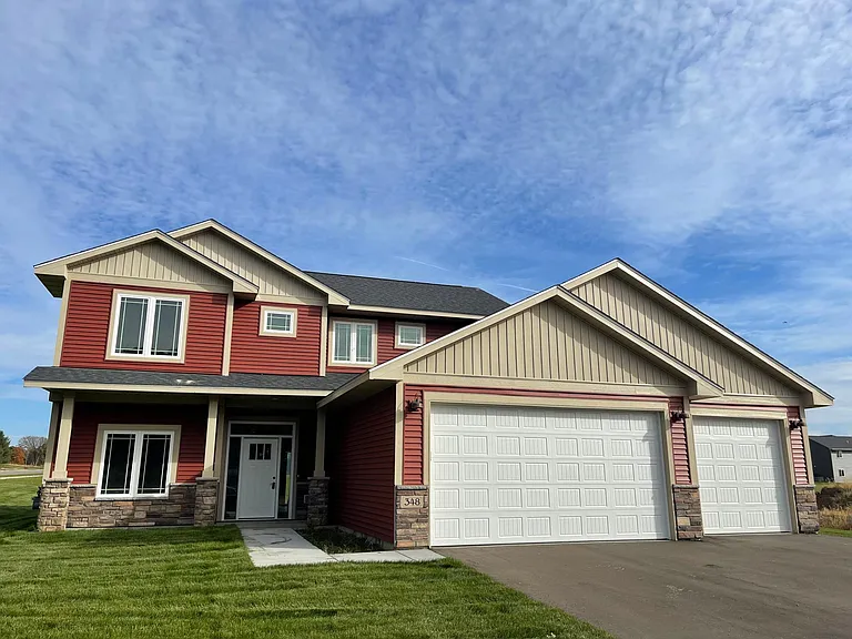 Beautiful 4 Bedroom 3 Bath Former Model Home Is Now For Rent !