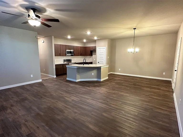 9832 Grosbeak Ln — Photo 2