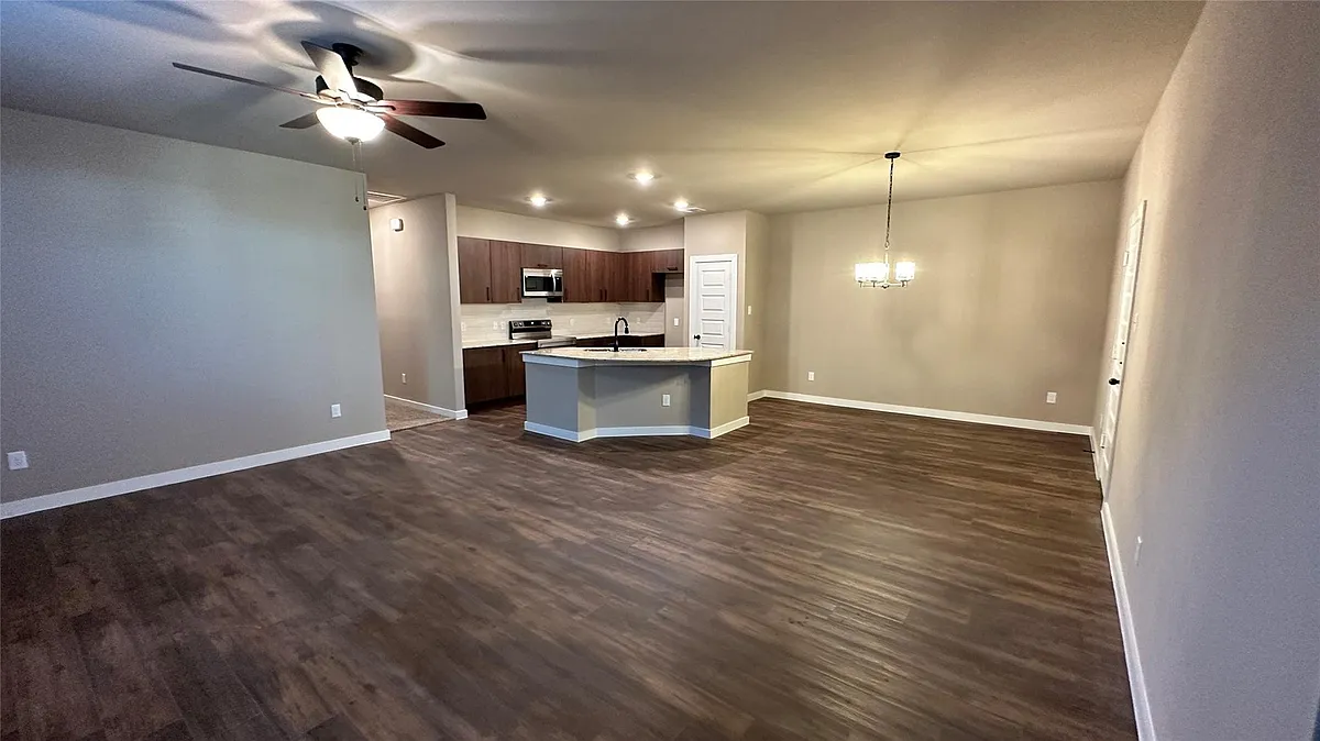 Building Photo - 9832 Grosbeak Ln