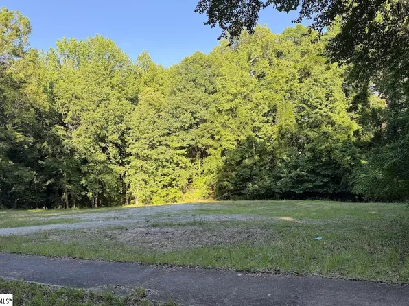 275 N Pearson St, Woodruff, SC 29388