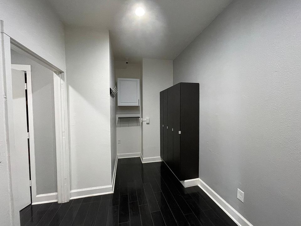 2nd image of 210 Fillmore St #210