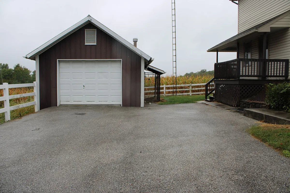 Building Photo - 400 Yeager Rd