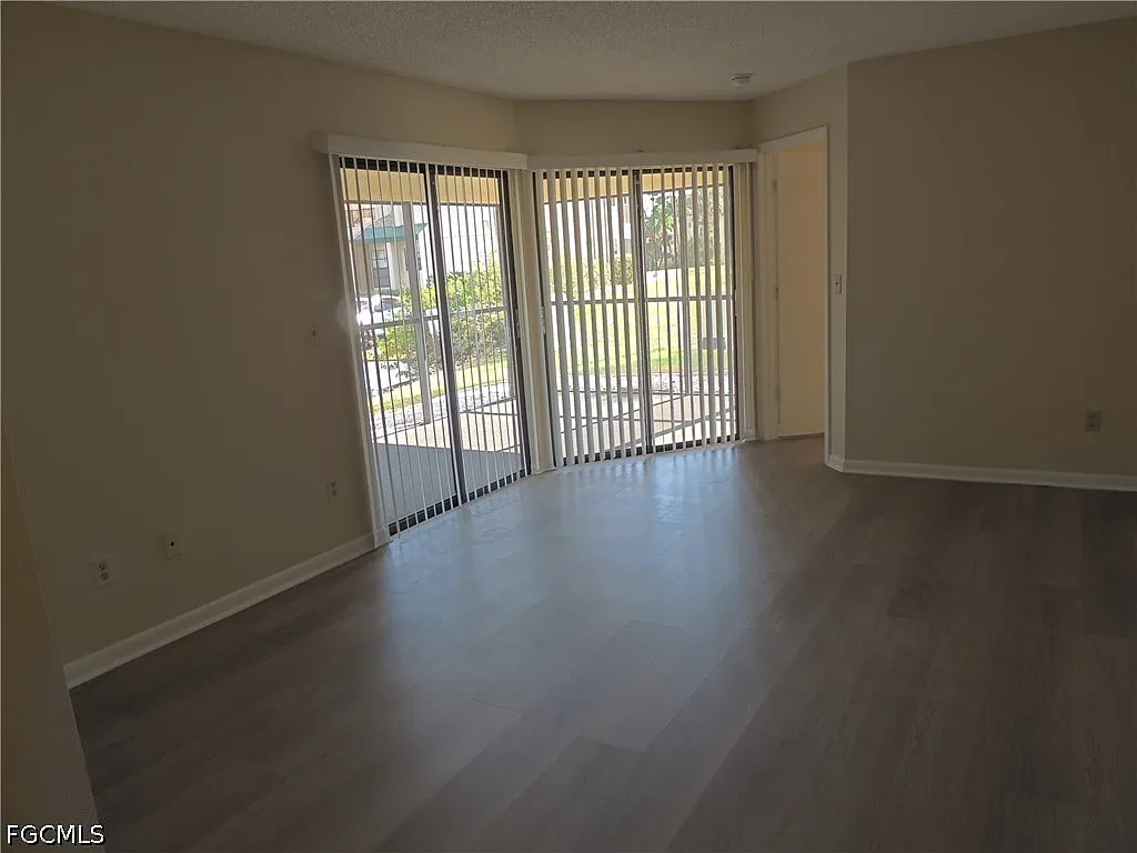 2 bed, 2.0 bath, 1302 sqft, $1,695 — Photo 4