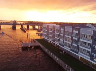 100 Waterview Rd #DAEED7D80, Island Park, NY