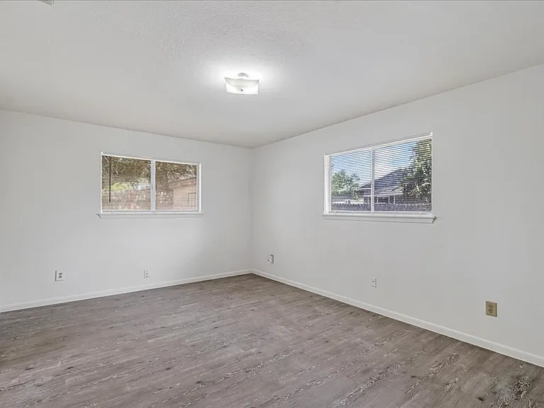 1622 La Joya St — Photo 25
