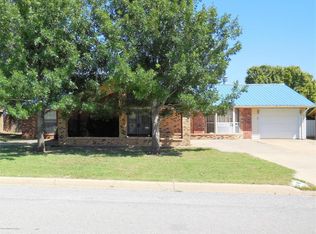 810 S Houston St, Shamrock, TX 79079