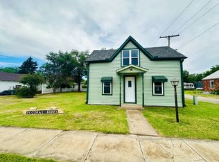 210 E 1st St, Lucas, KS 67648