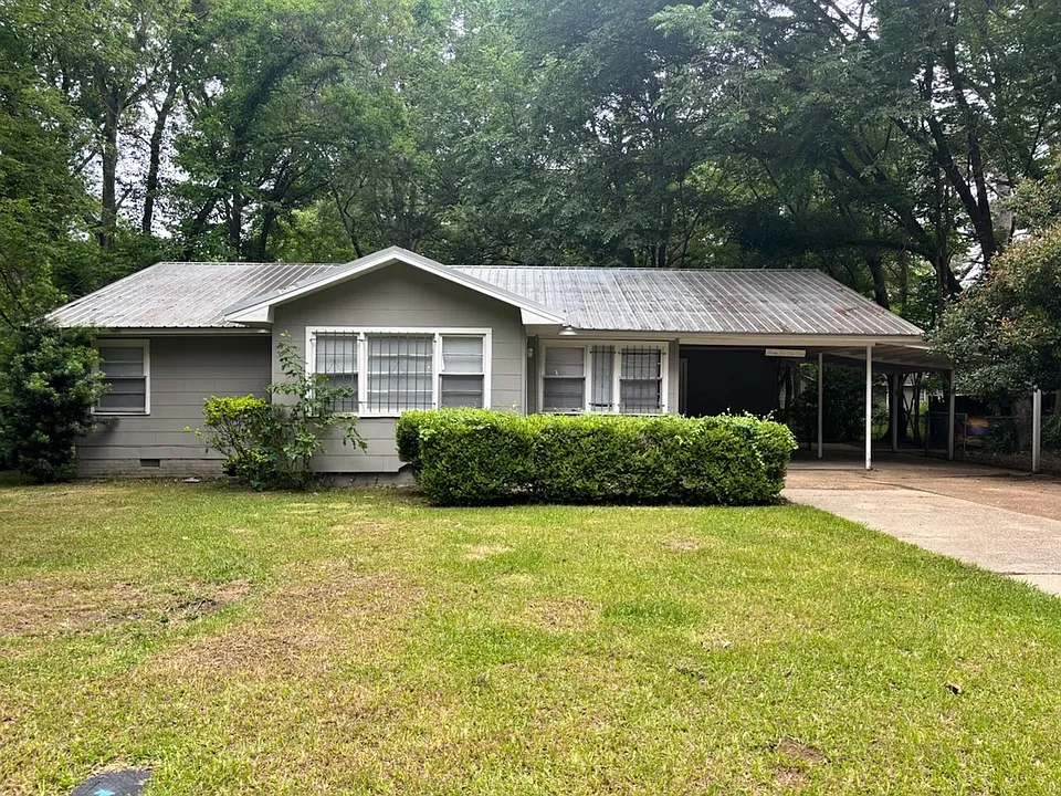 3211 Charleston Dr