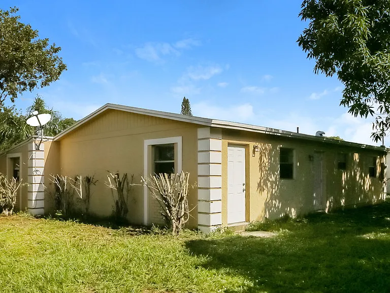 2960 NW 20th St — Photo 16