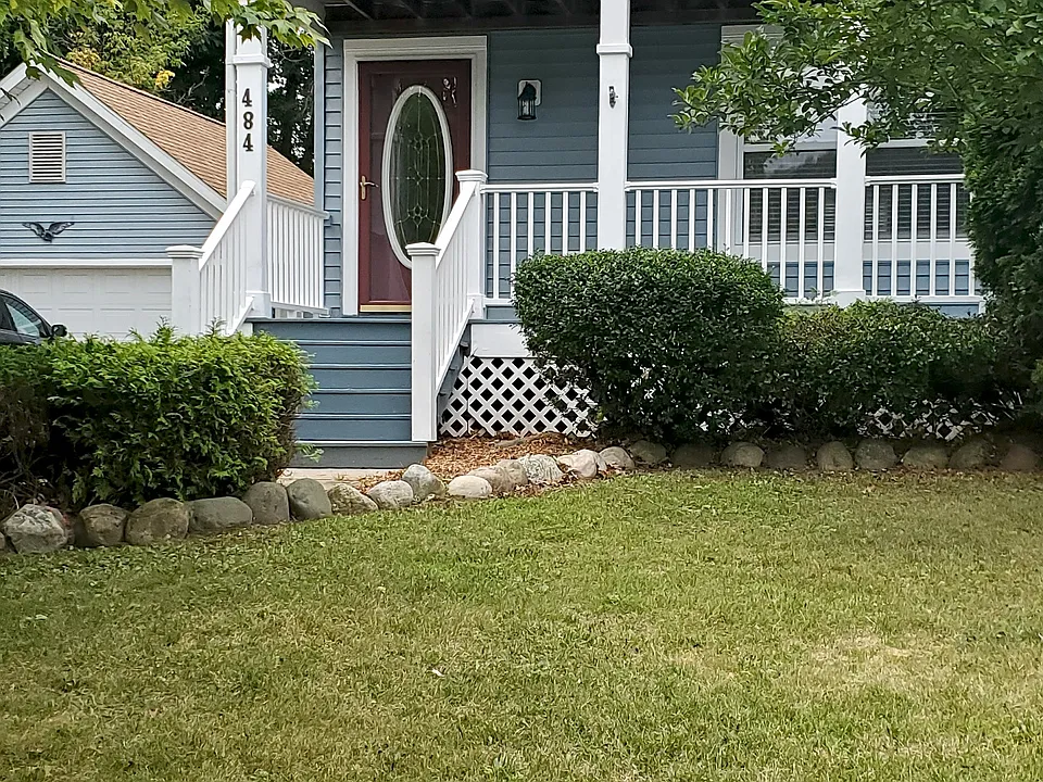 484 Waverly Cmns