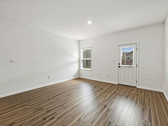 5th image of 13608 Buckalew St