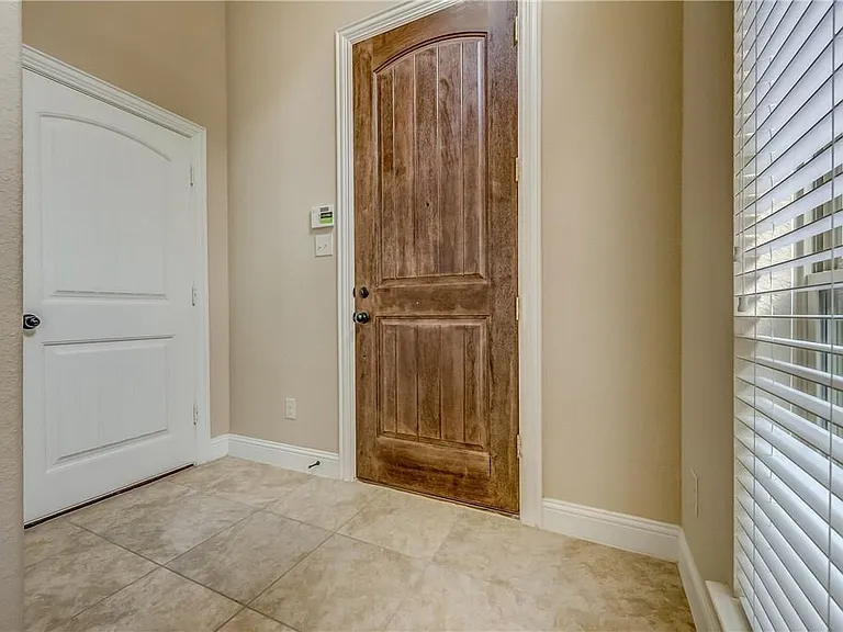 1428 Lauren Creek Ln — Photo 2