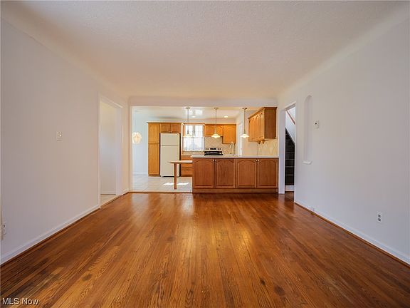 2nd image of 14021 Bidwell Ave