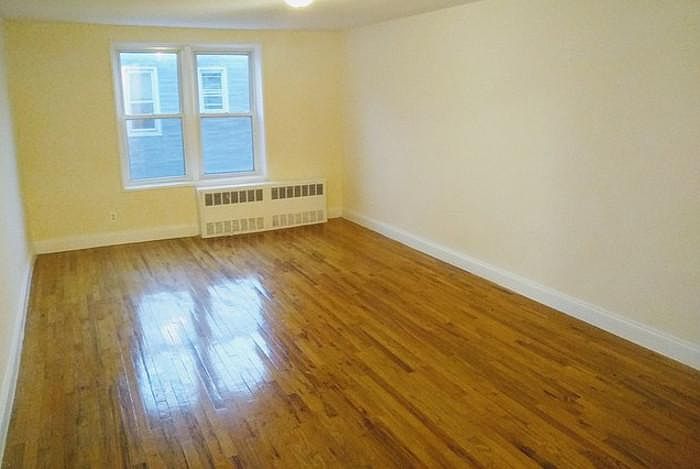 2nd image of 2110 Starling Ave #4H