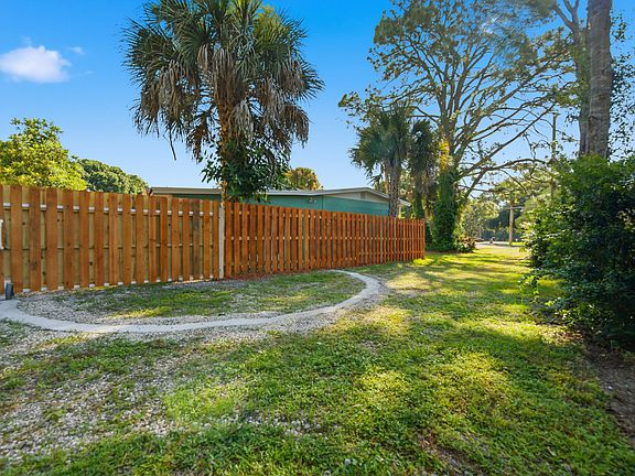 5th image of 365 Blue Heron Rd