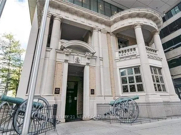 426 University Ave, Toronto, ON