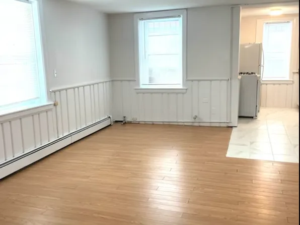 386 Brook St, Providence, RI 02906