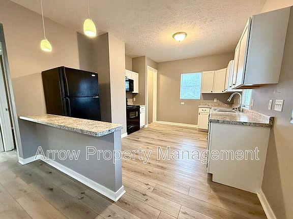 4th image of 2271 Holdrege St