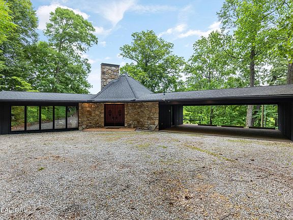4th image of 2420 Craghead Ln