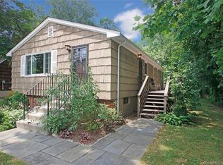 260 Dexter Dr, Bridgeport, CT 06606