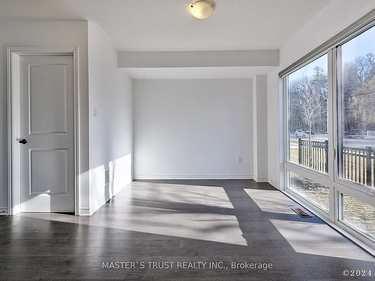 2501 Littlefield Cres — Photo 6