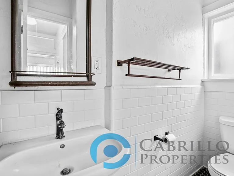 Casa Blanca Apartments — Photo 41