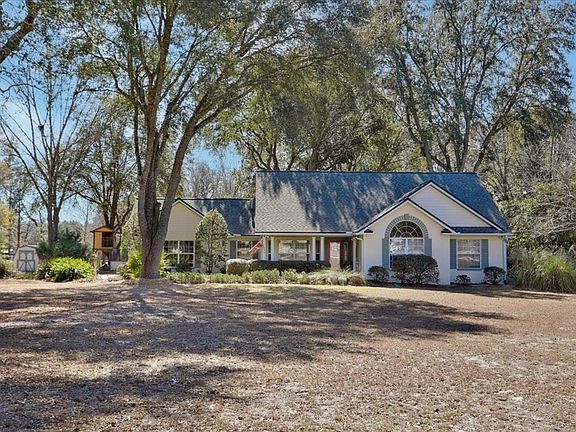 2nd image of 422 SW Magnolia Ln