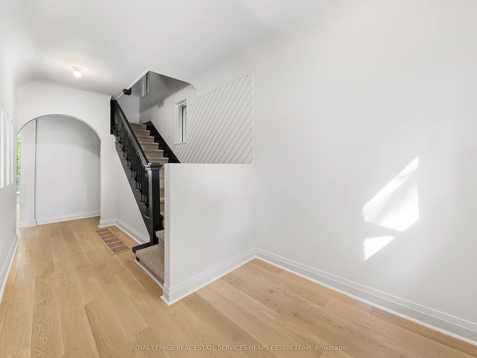 4 bed, $8,995 — Photo 2
