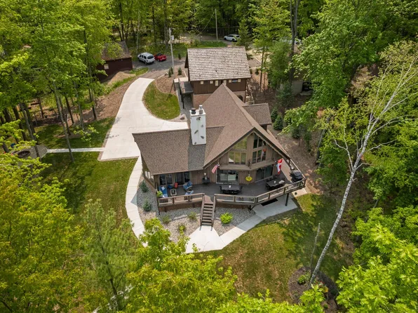 8750 N Island Dr, Stanwood, MI 49346