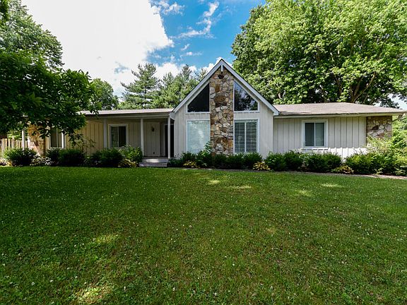 2nd image of 2211 Canterbury Cir
