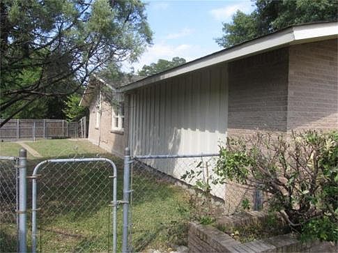 2nd image of 1509 Melrose Cir