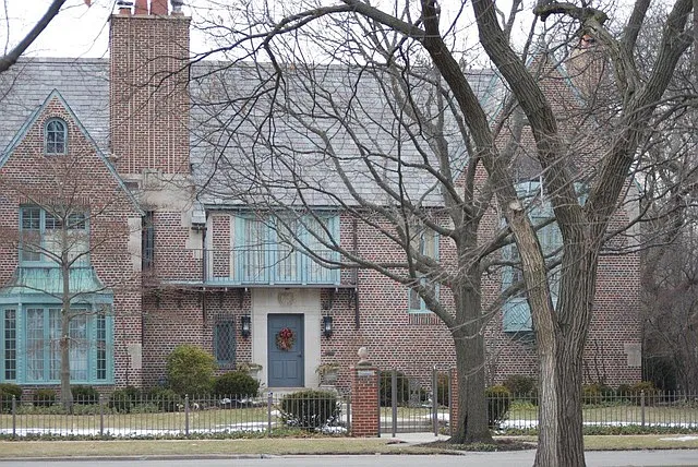 1140 Lake Shore Blvd photo 1