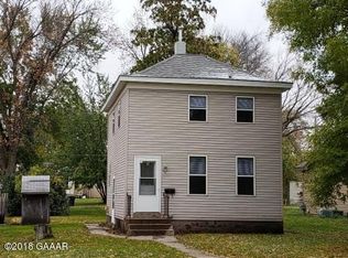9 E 3rd St, Morris, MN 56267