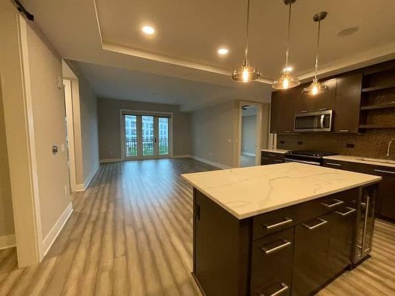 5th image of 250 S Monroe St #313