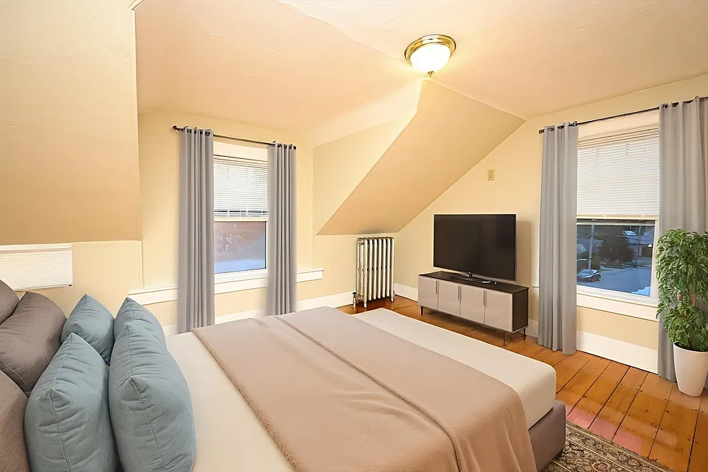 Building Photo - 32 Sheppard Ave #32