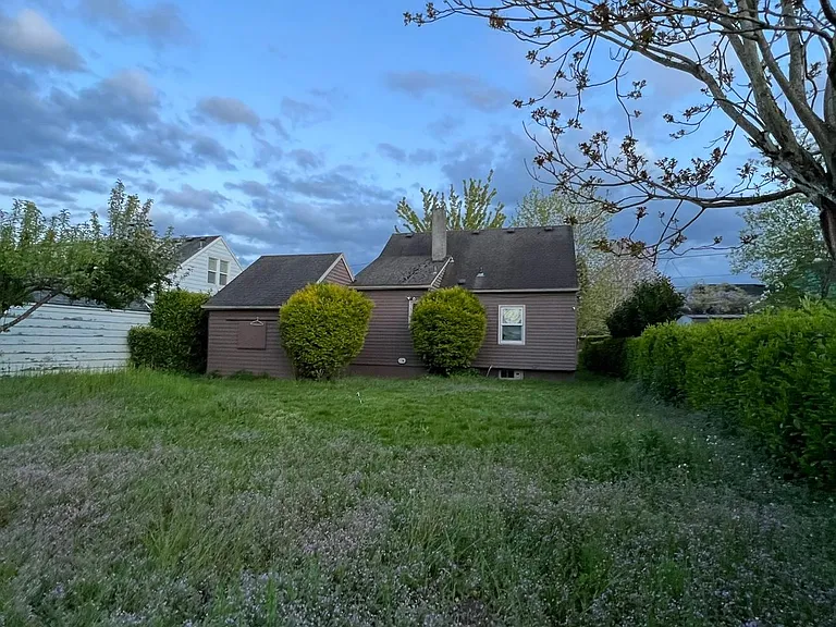 8301 NE Hassalo St — Photo 35