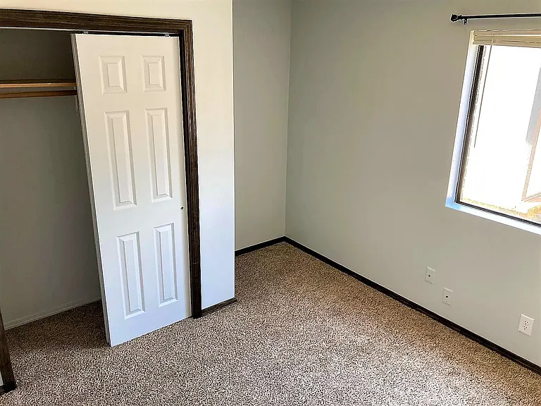 4004 Southport Dr — Photo 12