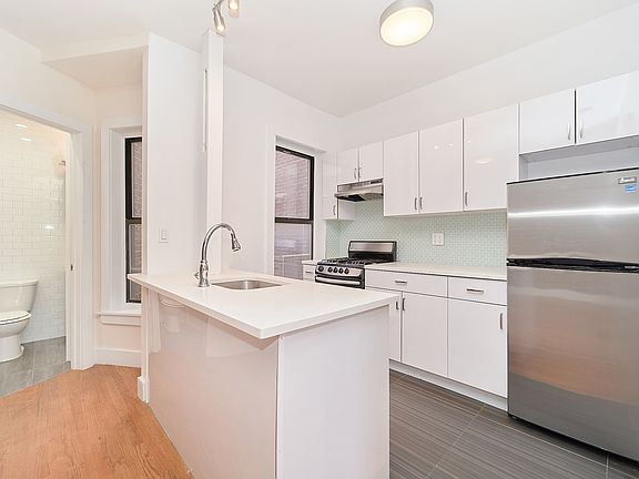 4th image of 319 E 95th St APT 24