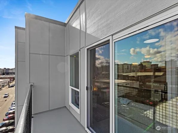 2818 Grand Ave #B-602, Everett, WA 98201