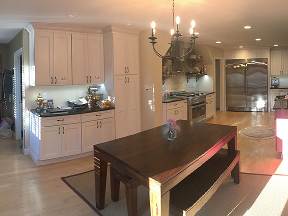 5th image of 90 West Ln