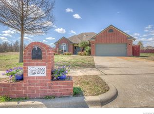 2105 Walnut Hill Ln, Claremore, OK 74019