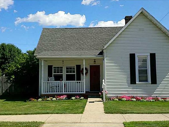 2nd image of 122 W Center St