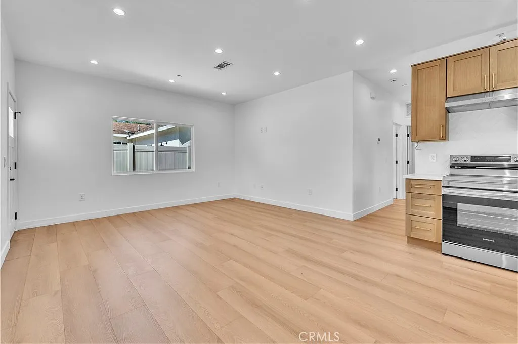 2 bed, 855 sqft, $3,000 — Photo 4